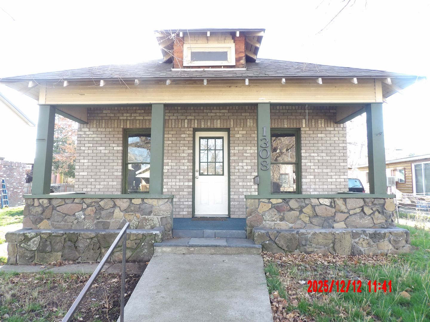 La Grande House: 1308 X Avenue