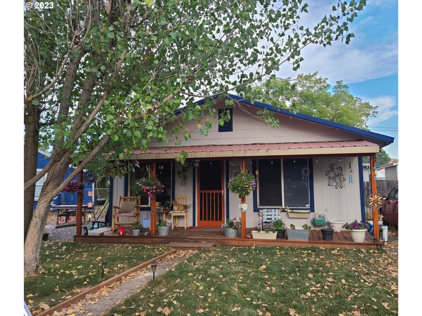 Elgin House: 155 N 17th Ave.