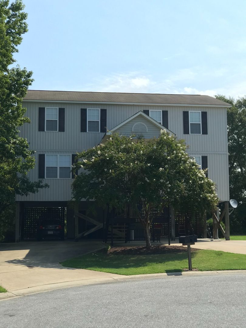 Greenville Apartment: Sanibelle Lane