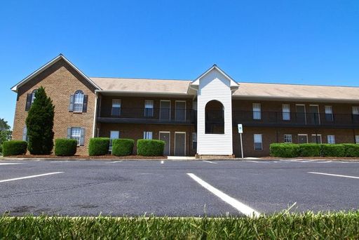 Eastgate Village Apartments- Upstairs Corner – photo 1