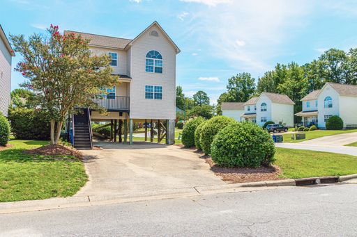 Riverwalk Townhomes **student living** – photo 1
