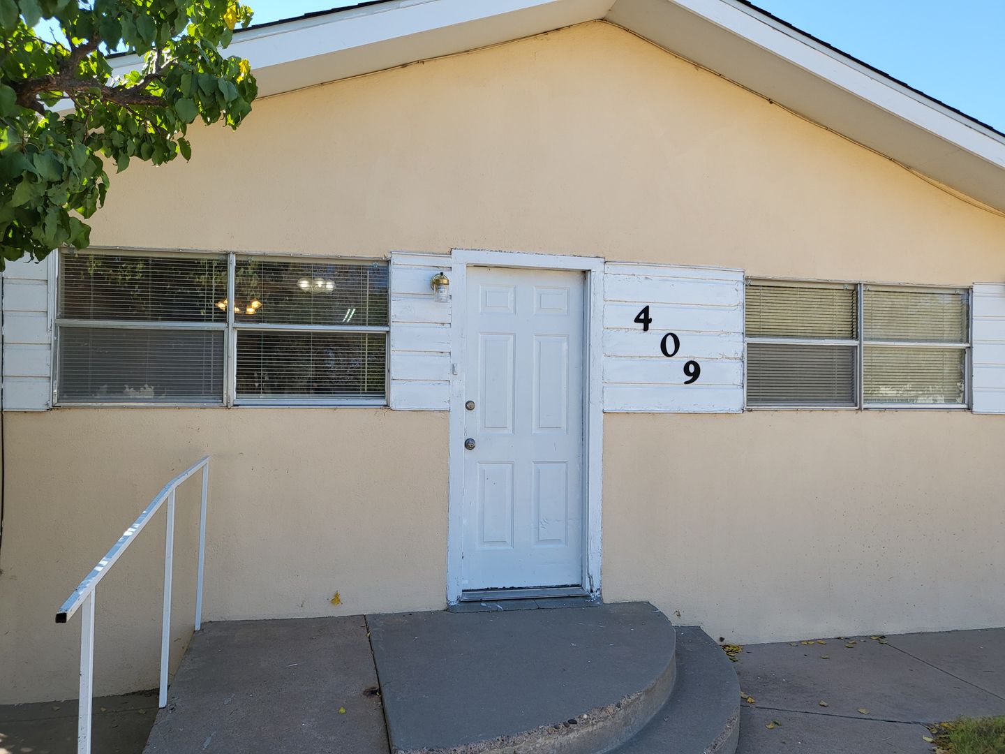 Portales Apartment: 409 West 16th Street