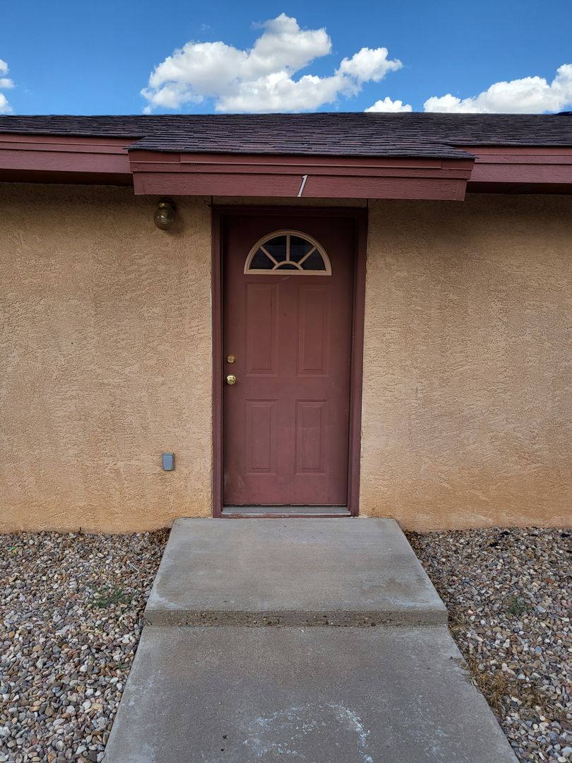 Portales Apartment: 1304 South Avenue I