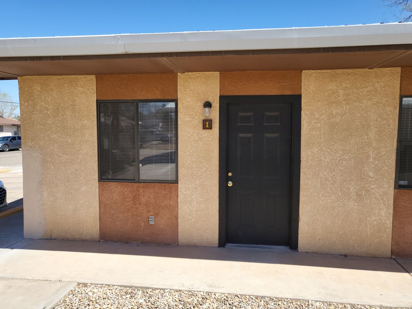 Portales Apartment: 1011 - 1015 West University