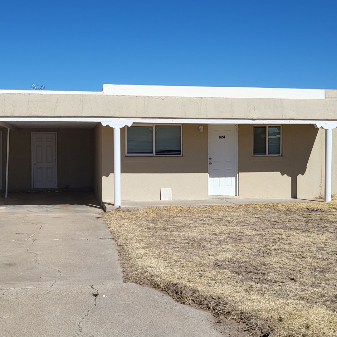 Portales Apartment: W 16th & S Avenue H