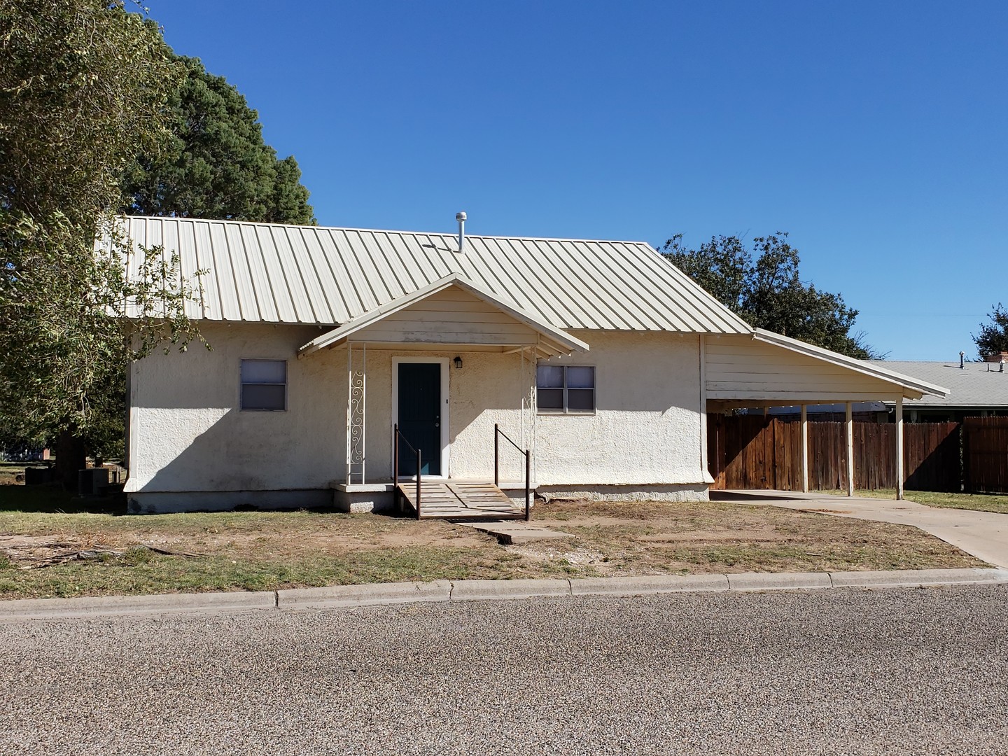 Portales House: 1505 South Main Street