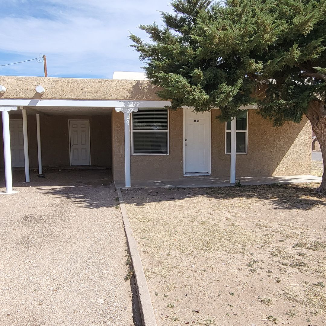 Portales Apartment: W 16th & S Avenue H