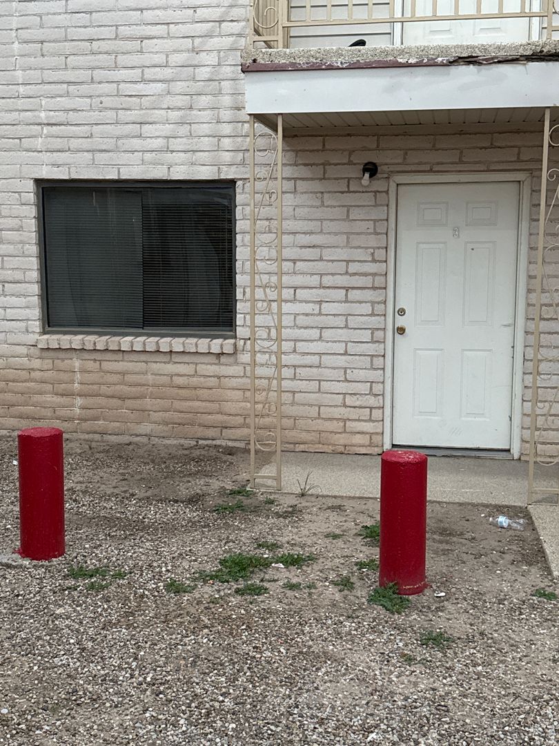 Portales Apartment: 1400 S Avenue E