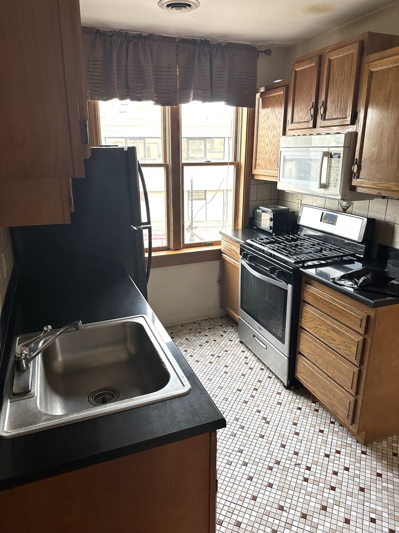 Cortland Apartment: 11 Clinton Avenue