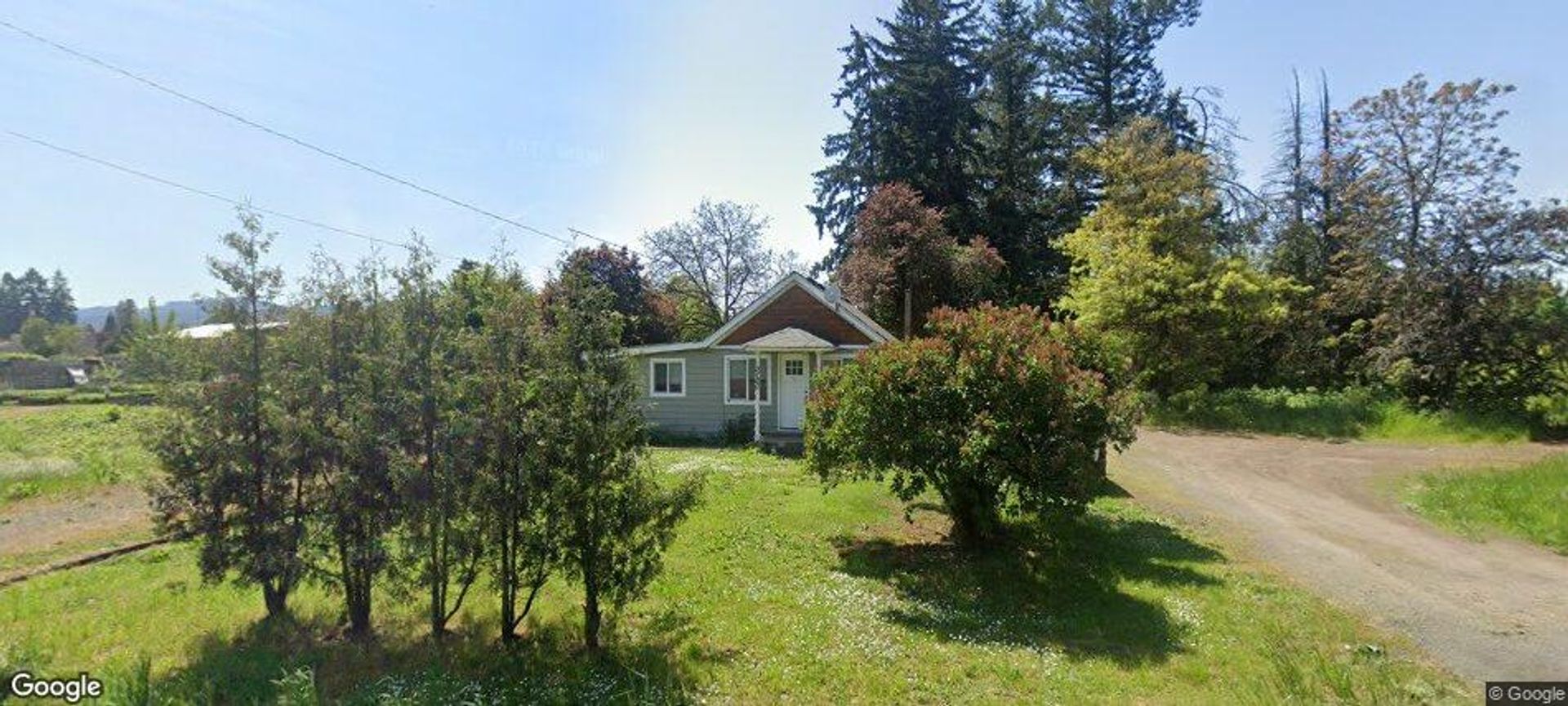 Lebanon House: 3720 S Santiam Hwy