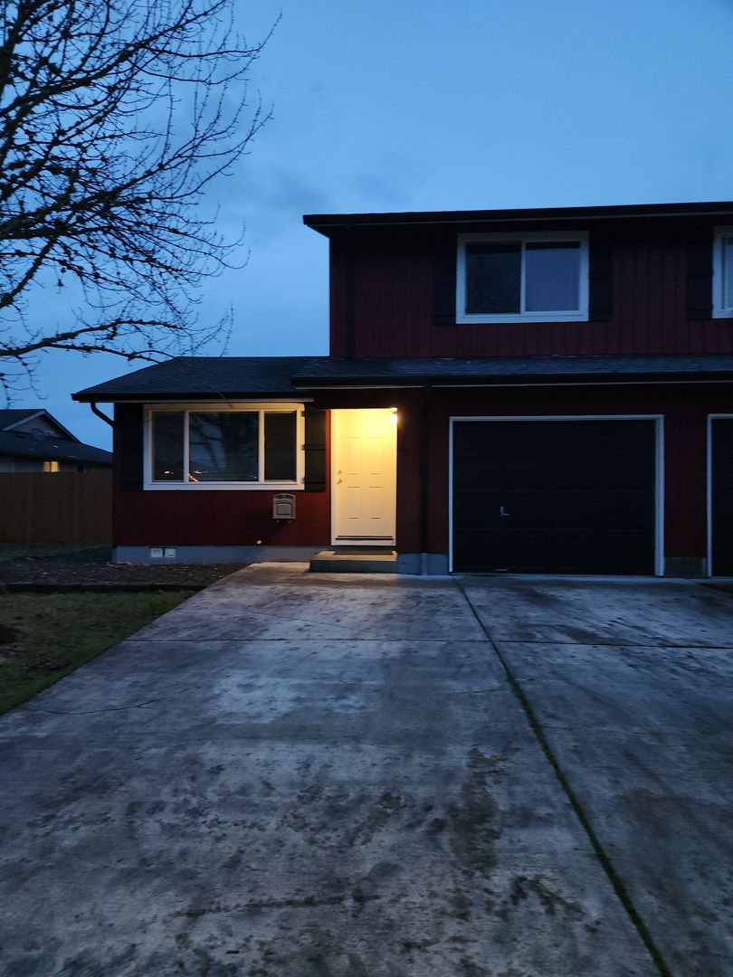 Lebanon Townhome: 845 W Airway Rd