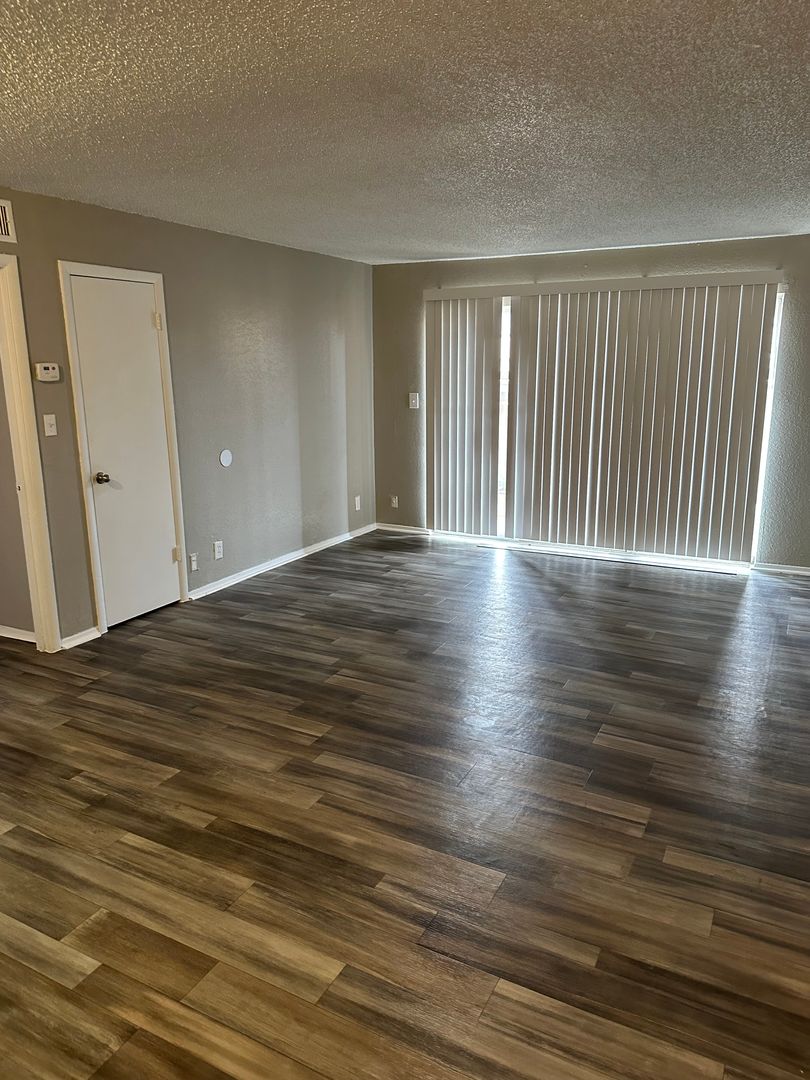 Tulsa Apartment: 5270 S Lewis Ave