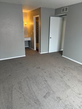 Spacious 1-Bedroom, 1-Bathroom – Perfect for Couples or Those Seeking Extra Space! – photo 1