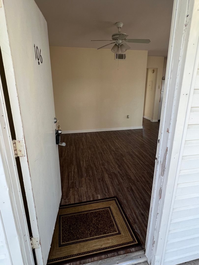Pensacola Apartment: 1103 N 15th Ave