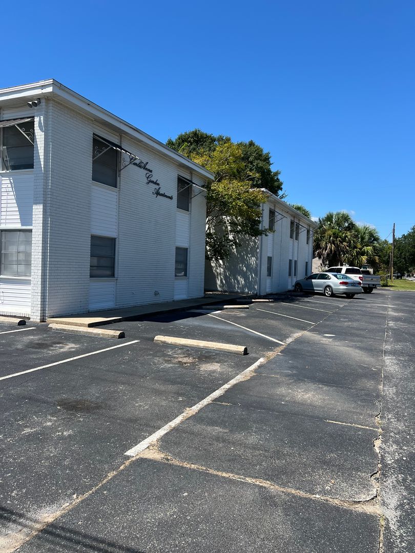 Pensacola Apartment: 1103 N 15th Ave