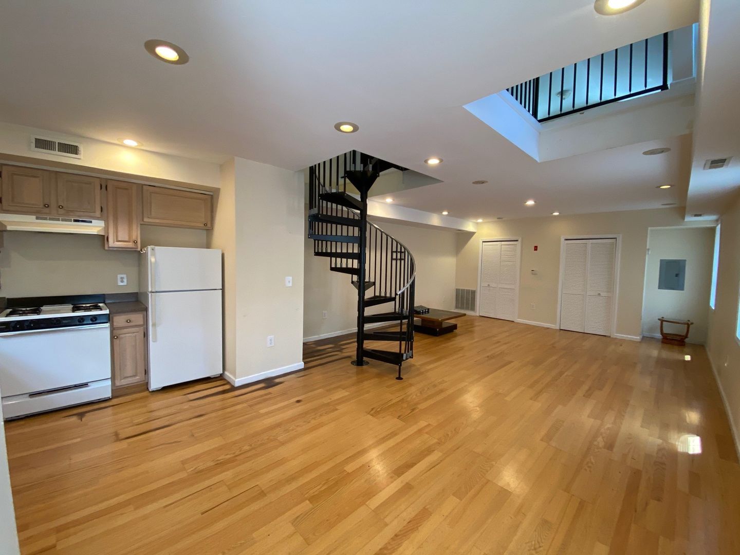 New Haven Apartment: 69 Clark St.