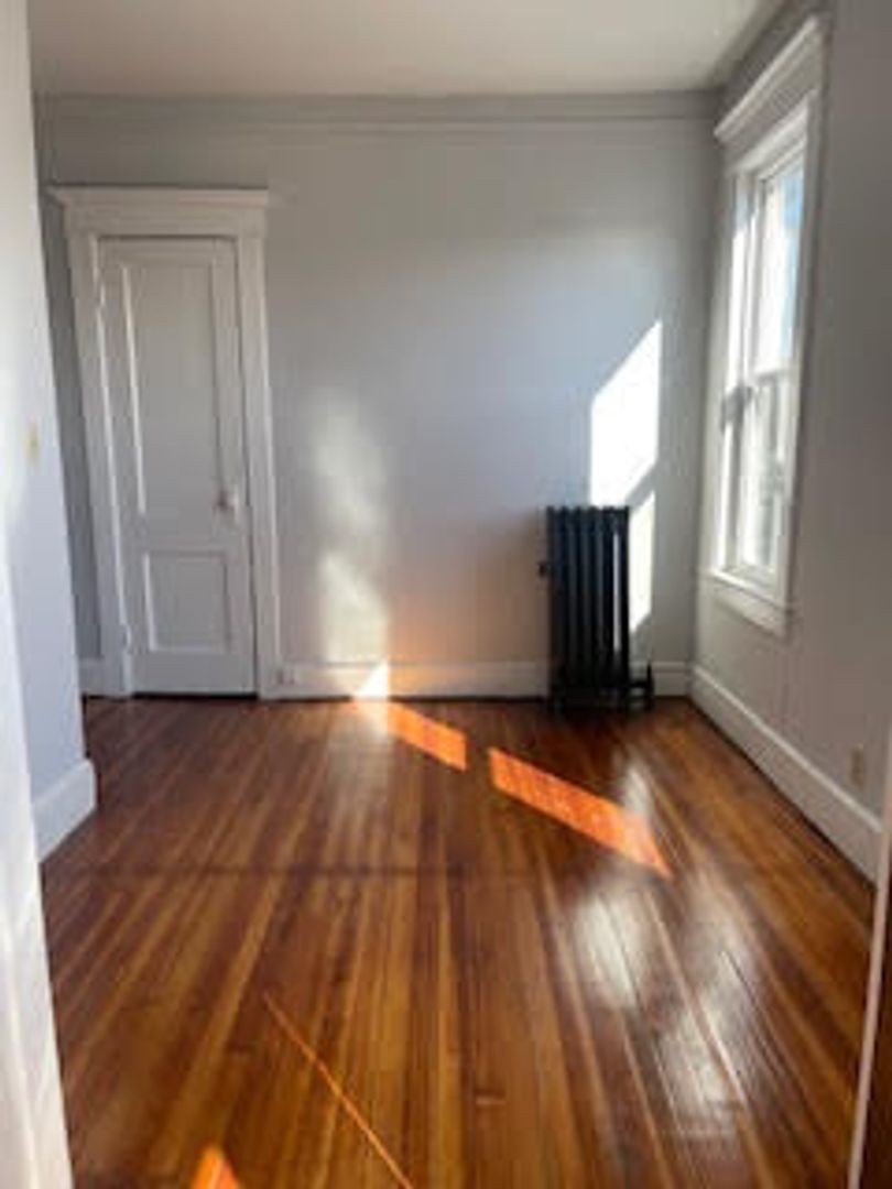 New Haven Apartment: 265 - 267 Humphrey St