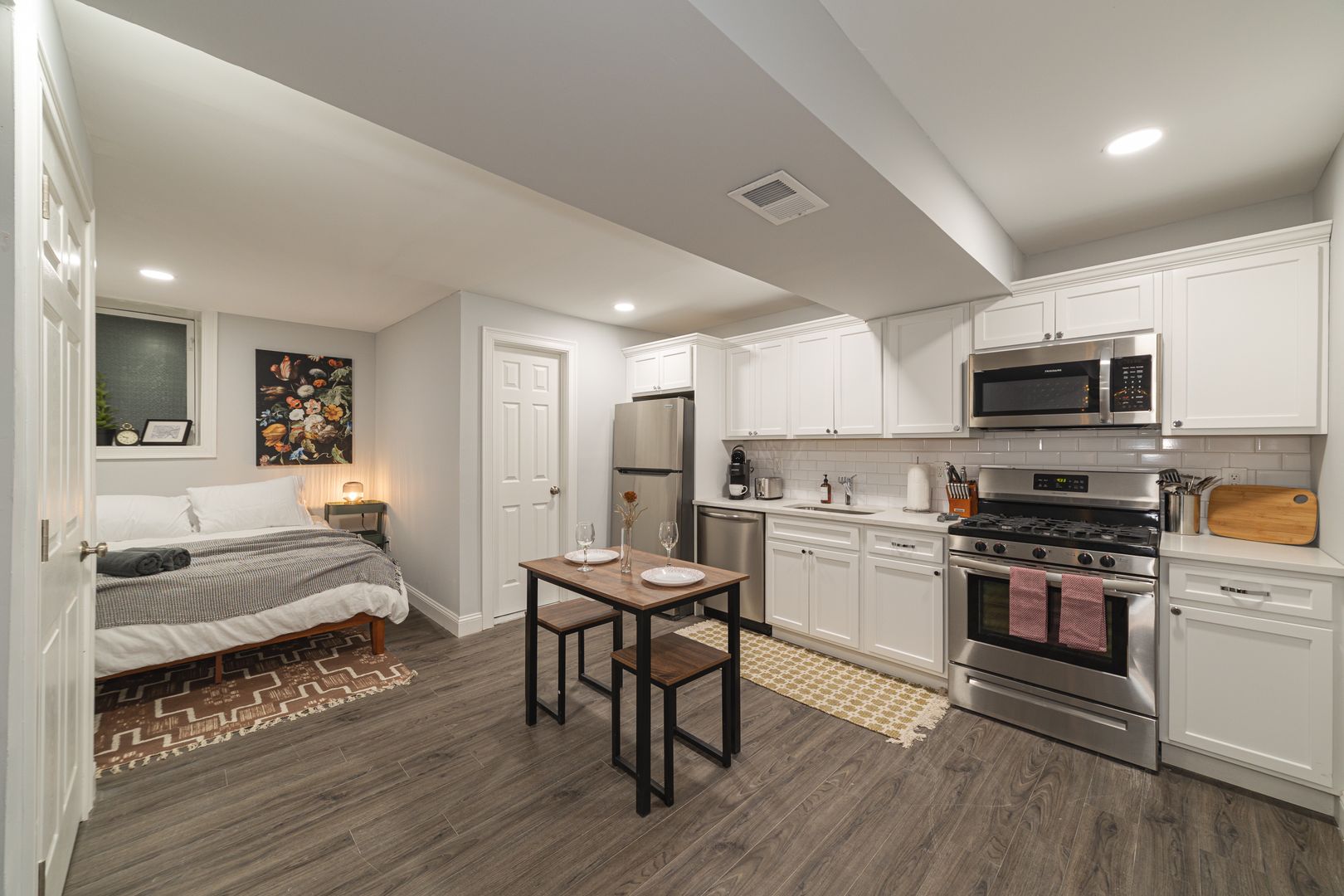 New Haven Apartment: 584 Orange Street