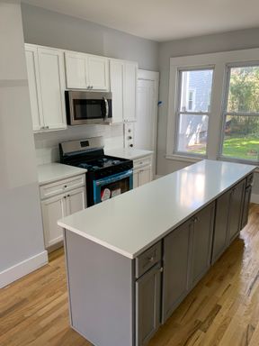 1 MONTH | UPDATED 3BR in East Rock! Laundry in unit! Central Air! – photo 1