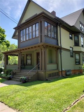 Picture Perfect 2-Bedrooms in East Rock! Heat & Hot Water Included! – photo 1