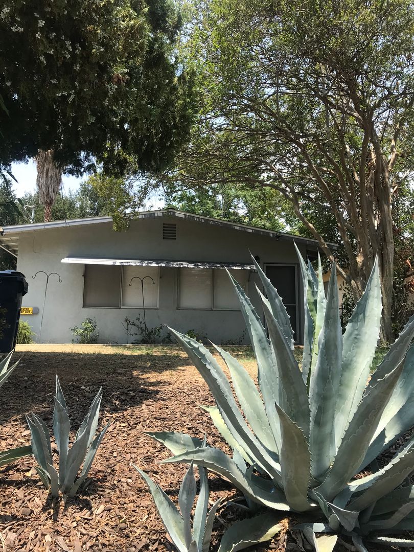 Redlands Apartment: 901-905 E High Ave