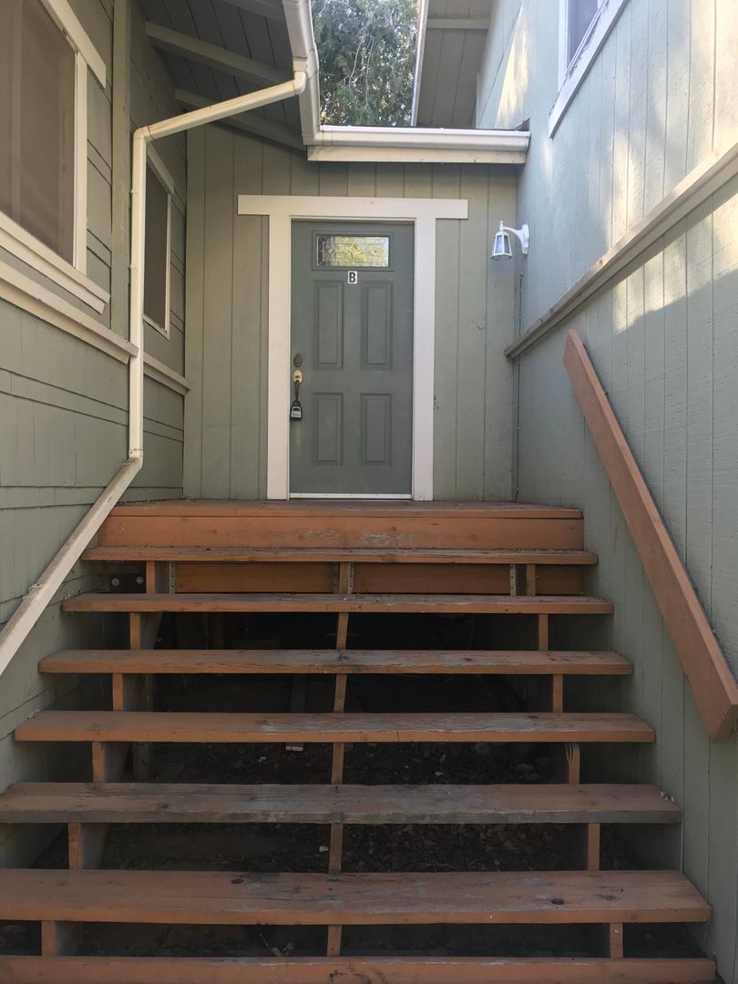 Redlands Apartment: 215 E Fern Ave