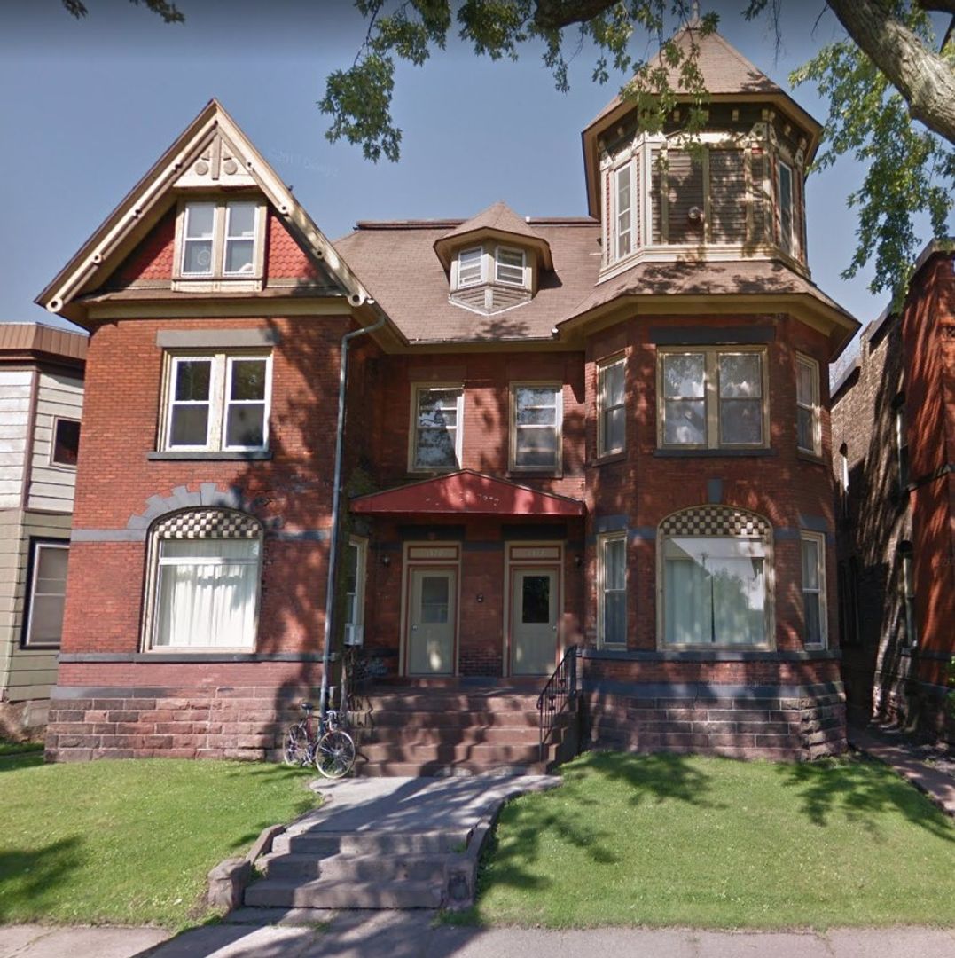 Superior Apartment: 1517-1519 John Ave