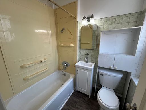 Listing photo thumbnail