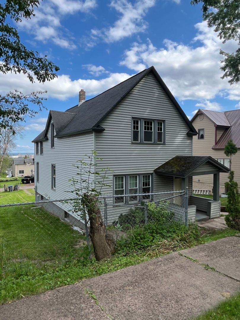 Duluth Apartment: 2316 W 9th St