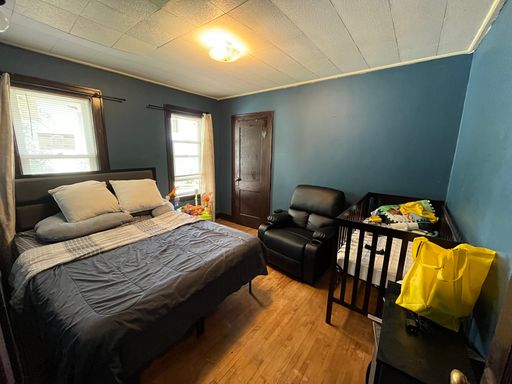 Listing photo thumbnail