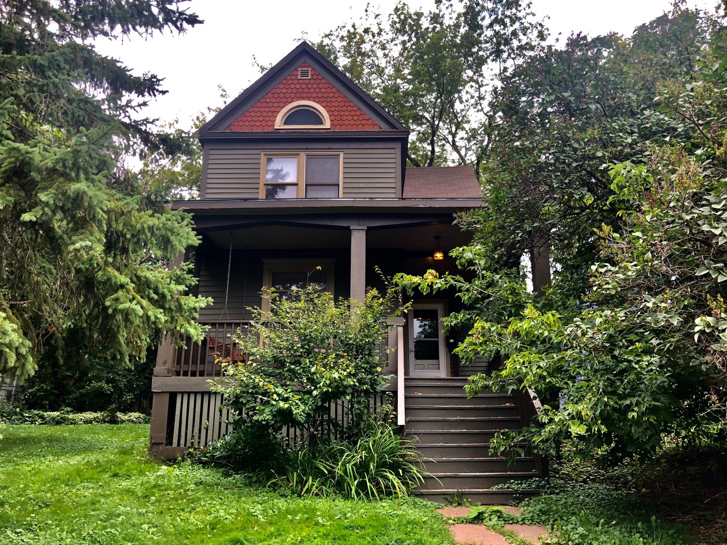 Duluth House: 1123 E 5th St