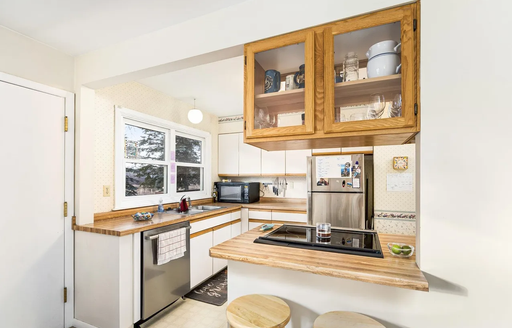 Listing photo thumbnail