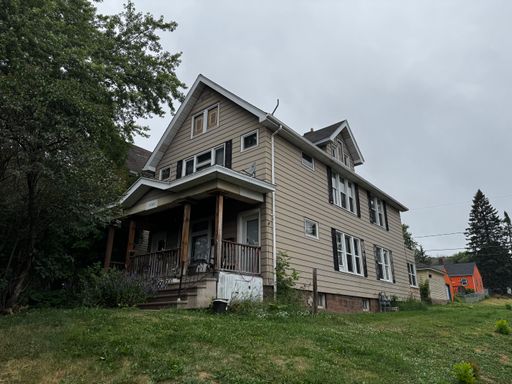 3101 Restormel St - Upper, Duluth, MN 55806