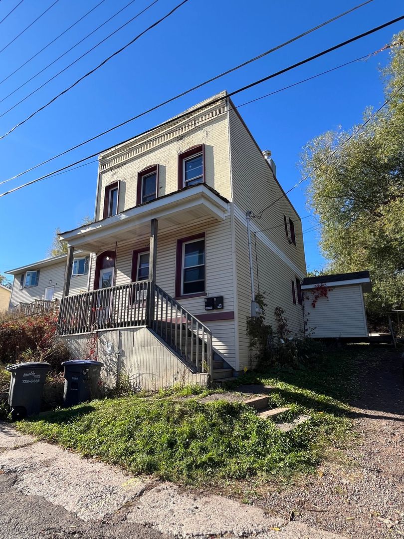 Duluth Multiplex: 214 E 8th St