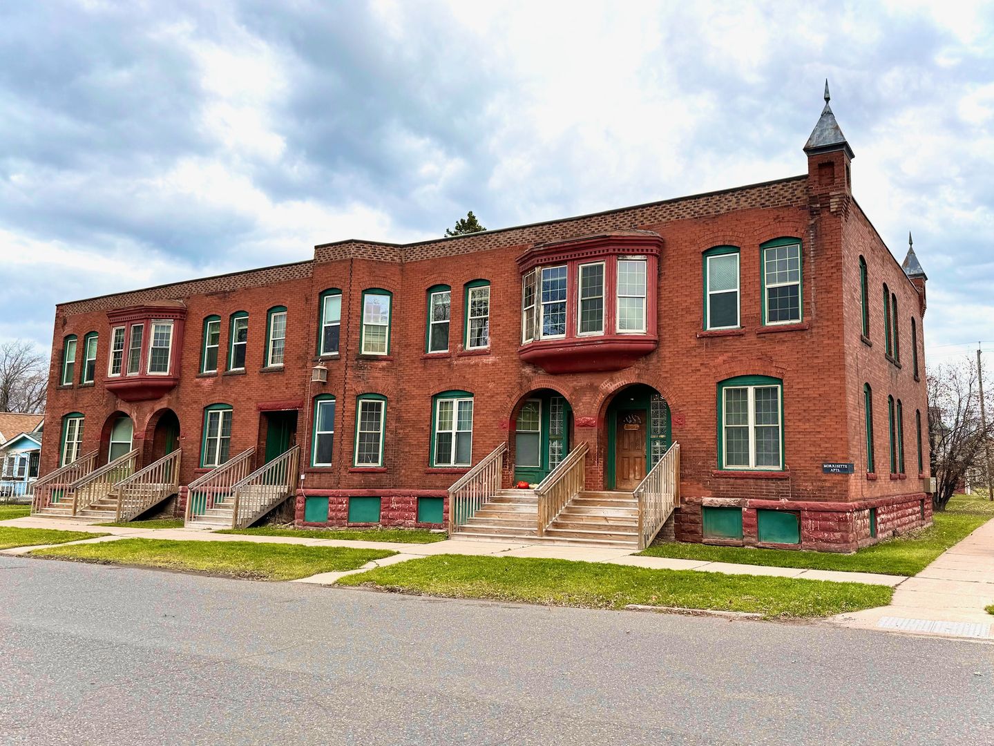 Superior Apartment: 1222-1230 Hughitt Ave