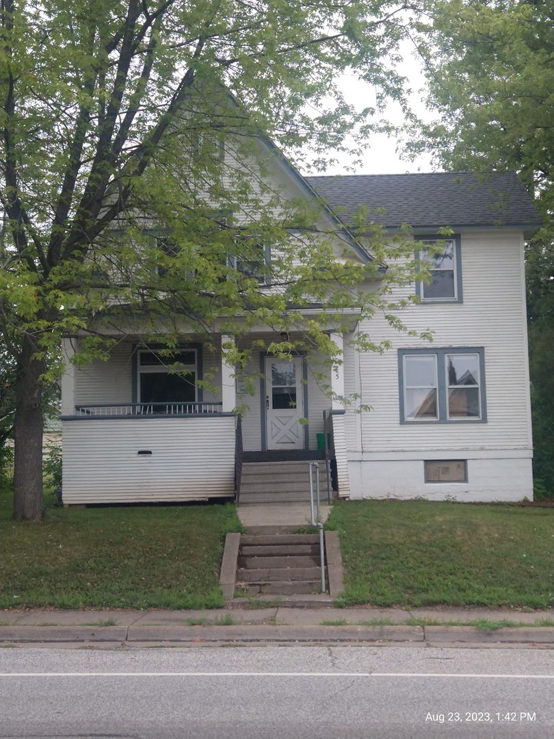 Duluth House: 4025 E Superior St