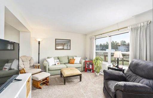 Listing photo thumbnail