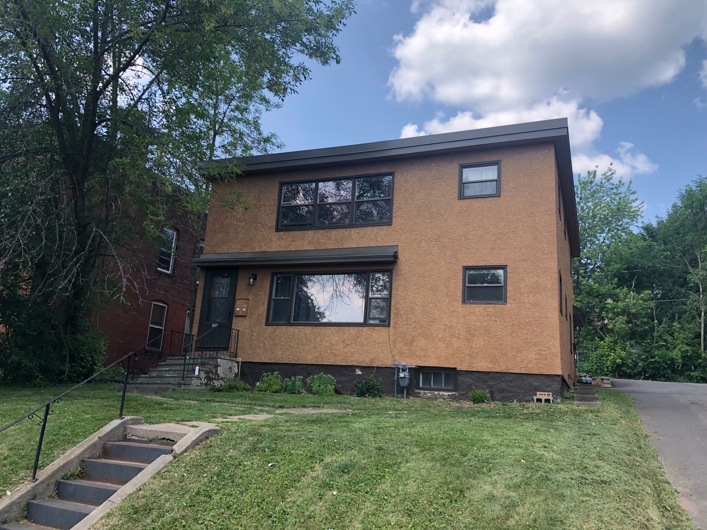 Duluth Apartment: 1815-1817 Jefferson St