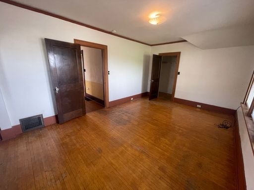 Listing photo thumbnail