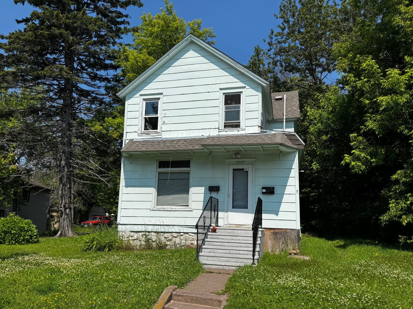 Duluth Apartment: 2409 W 9th St