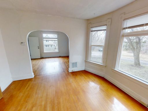 Listing photo thumbnail