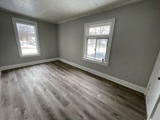 Listing photo thumbnail