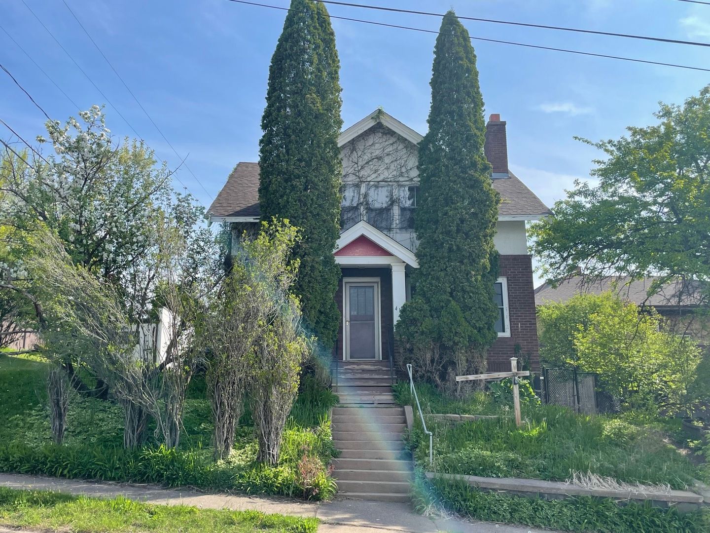Duluth House: 414 N 19th Ave E