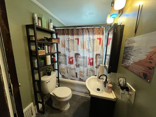 Listing photo thumbnail