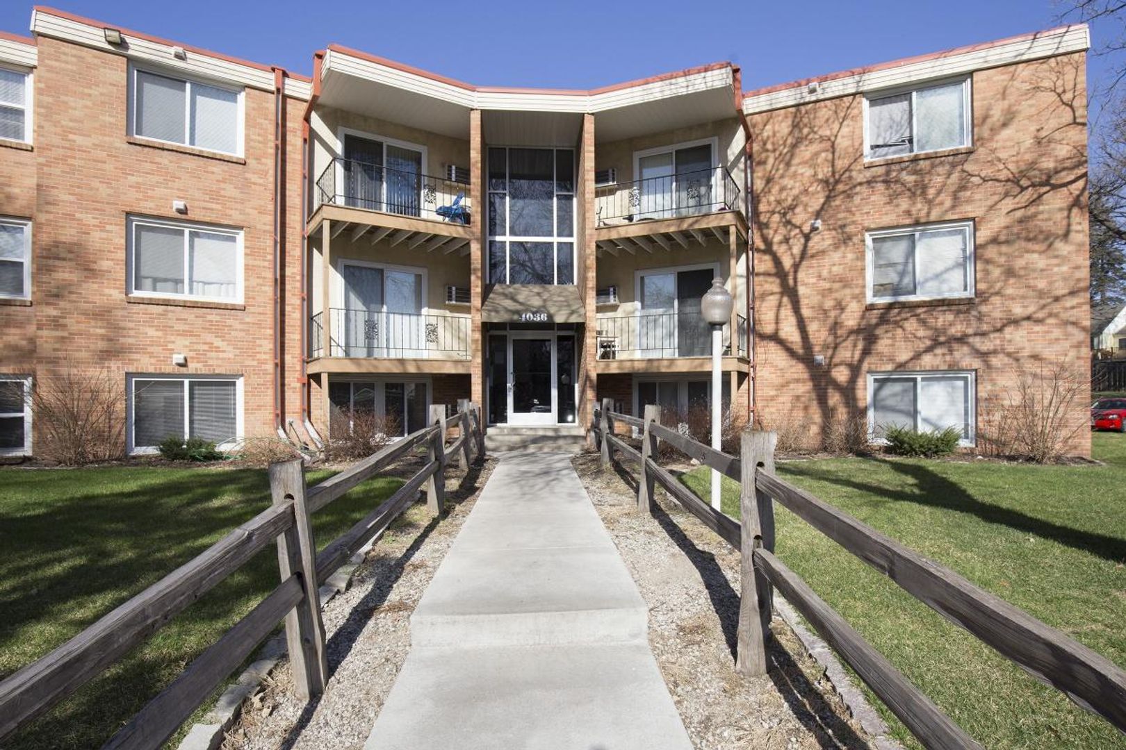 Robbinsdale Apartment: 4036 37th Ave. N