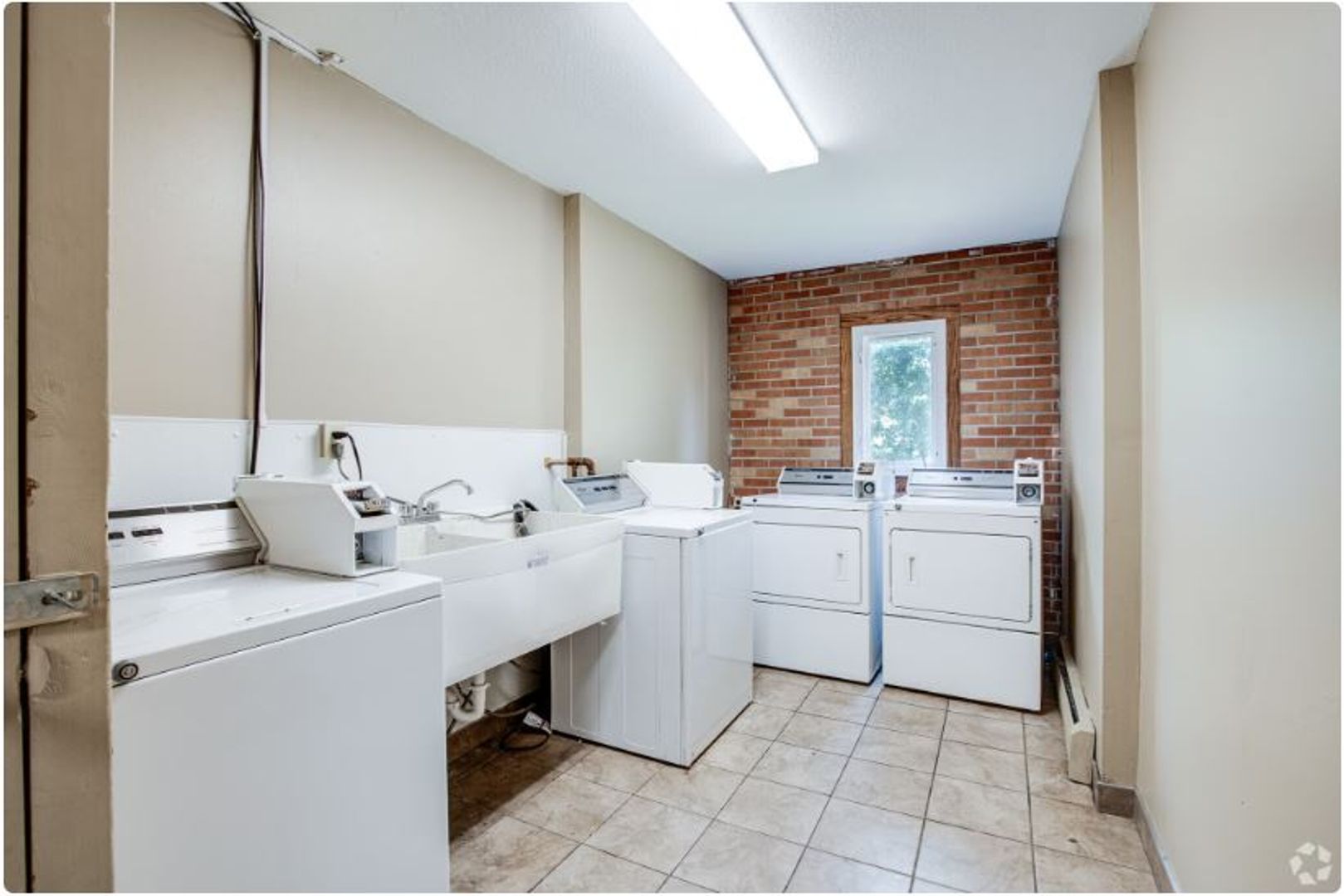 Robbinsdale Apartment: 4032 37th Ave. N