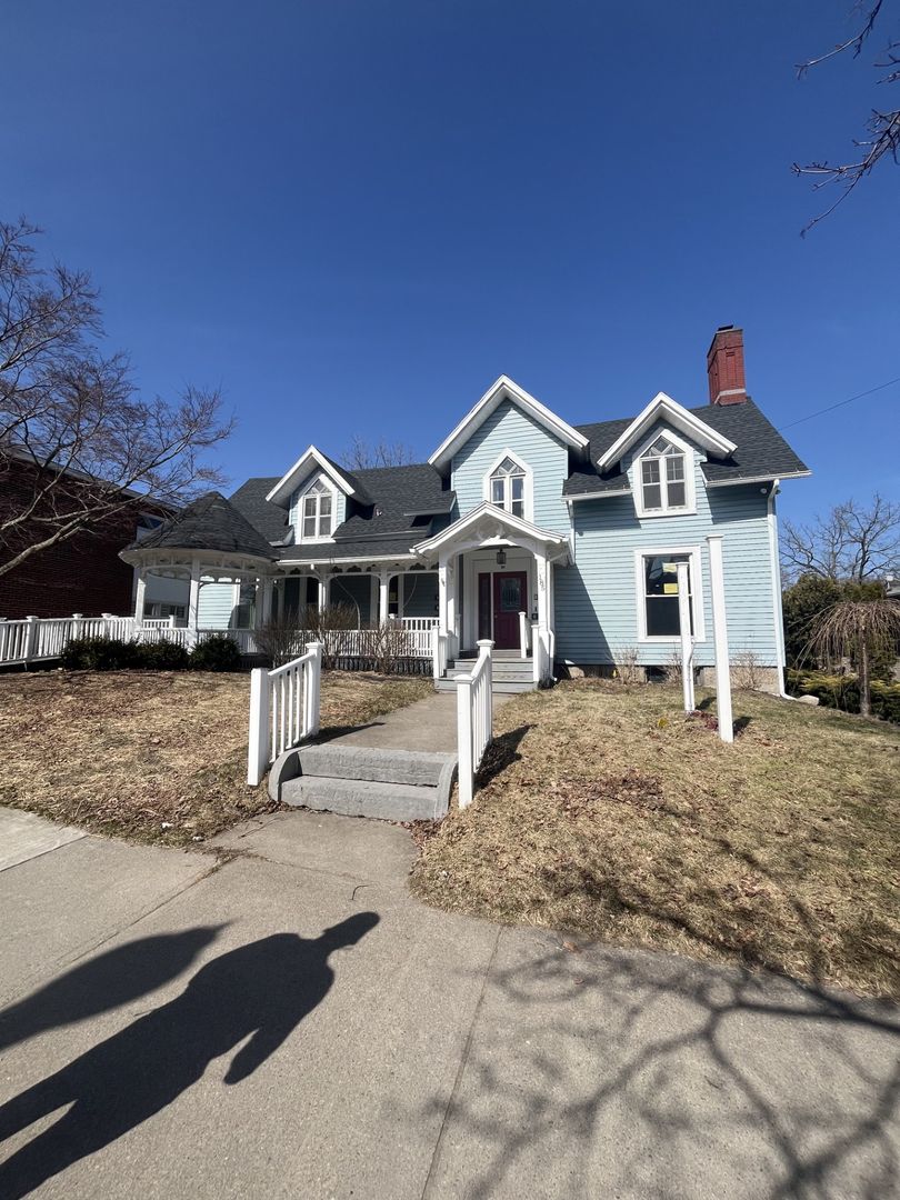 Auburn Apartment: 185 Genesee St