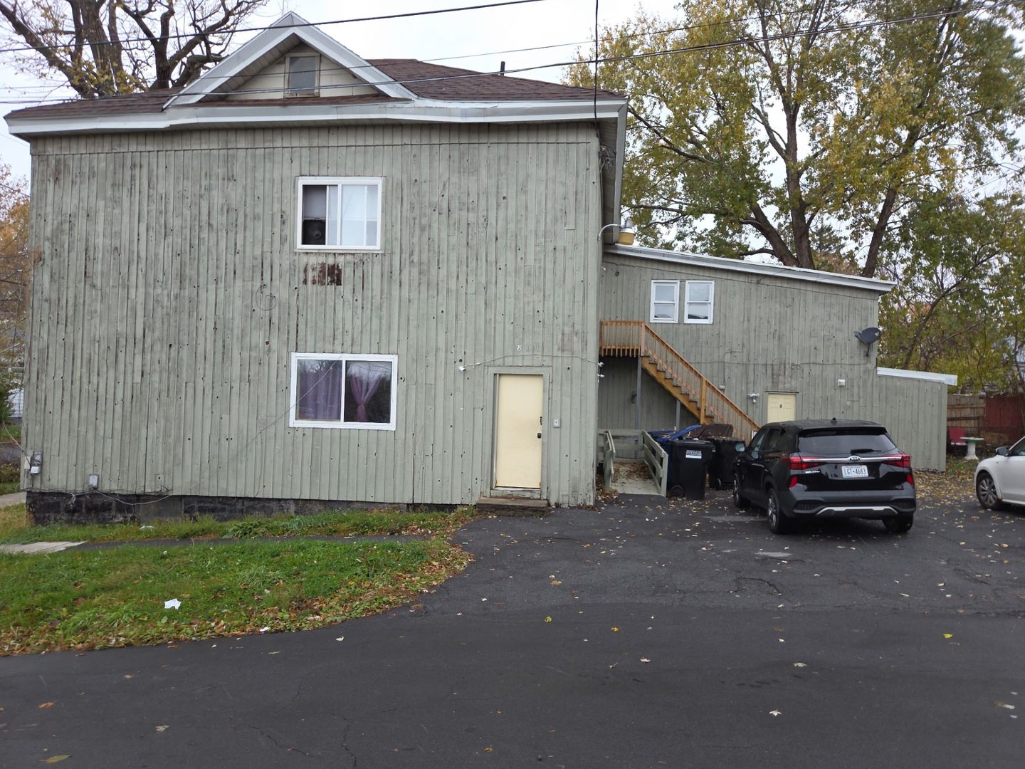 Syracuse Apartment: 801 E Division St.