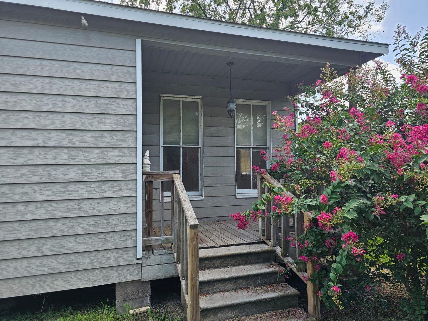 Channelview House: 607 Elsbeth