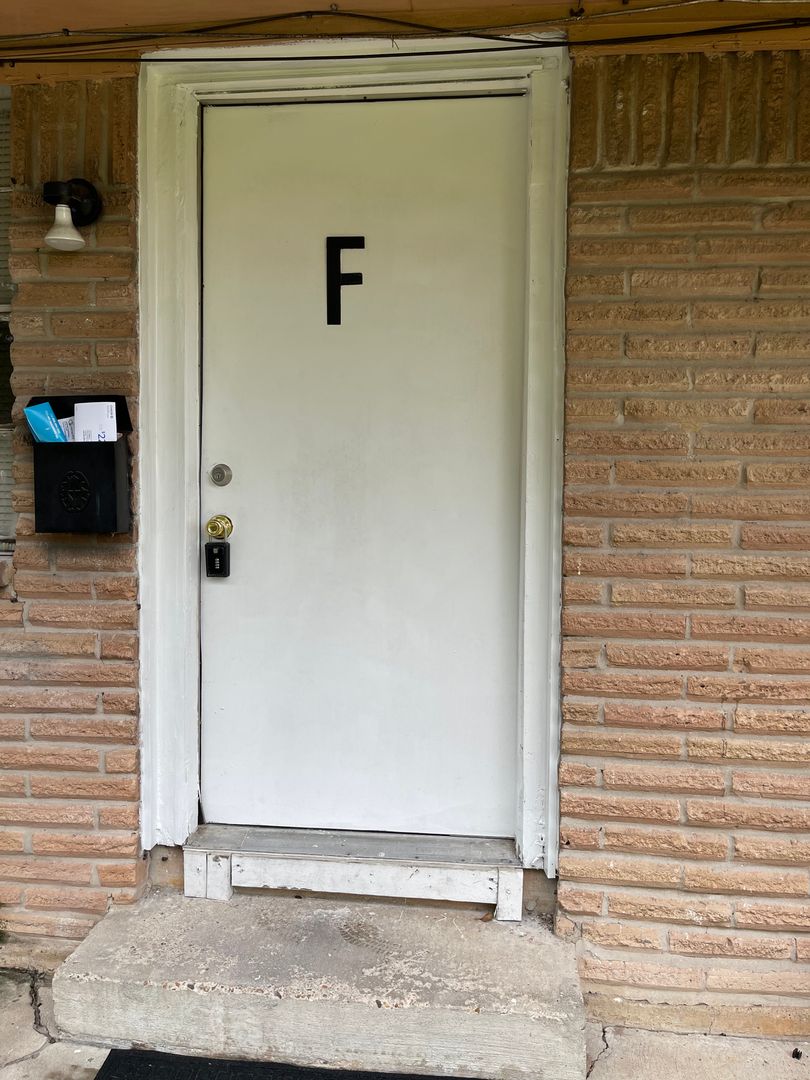 Houston Apartment: 8122 Autumn Ln